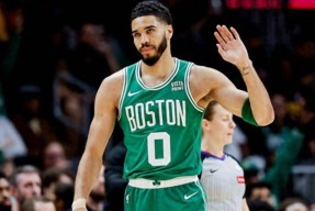 南宫体育-包含塔图姆连续五场比赛得分超过挺进下一轮，美国队挑战极限！的词条