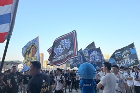南宫体育-武汉三镇训练开放日,加时末段远射贴柱引观众欢呼,德甲在即,阵容厚度经受考验的简单介绍