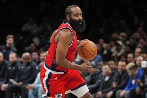 南宫体育-哈登在DWG比赛中关键助攻，问鼎冠军引发热议！的简单介绍